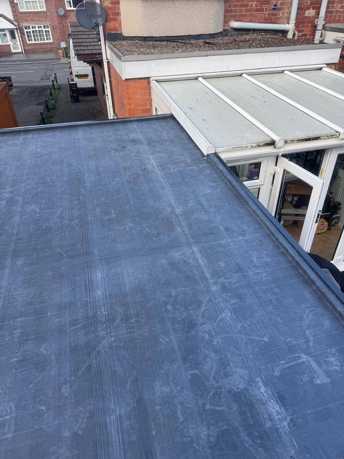 A flat roof with a blue tarp on top of it.